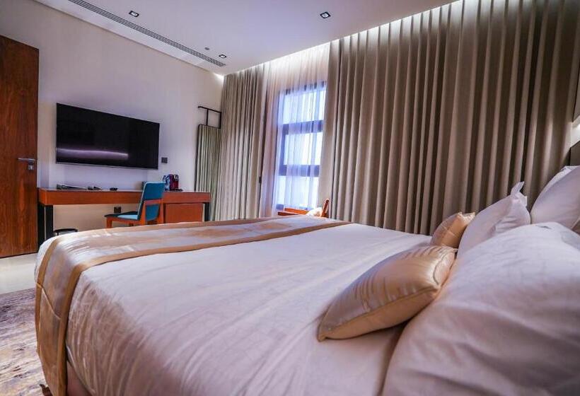 جناح جونيور ديلوكس, Vivian Park El Raeid