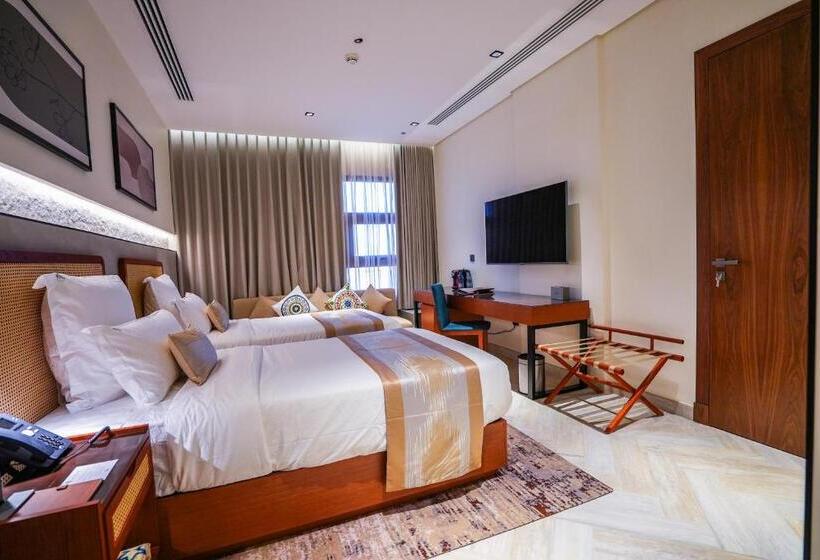 جناح جونيور, Vivian Park El Raeid