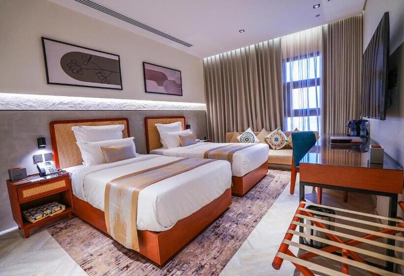 جناح جونيور, Vivian Park El Raeid