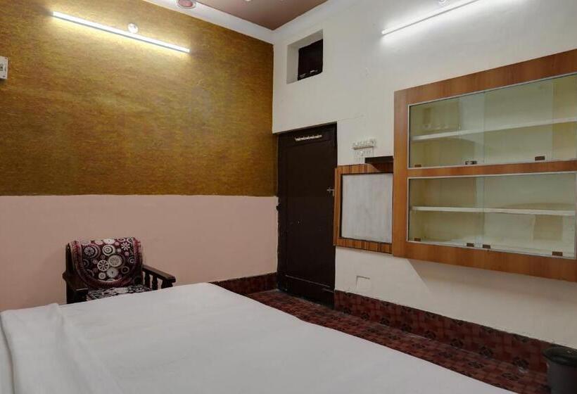 三人经典房间, Oyo Bluebird Inn Hotel And Guest House