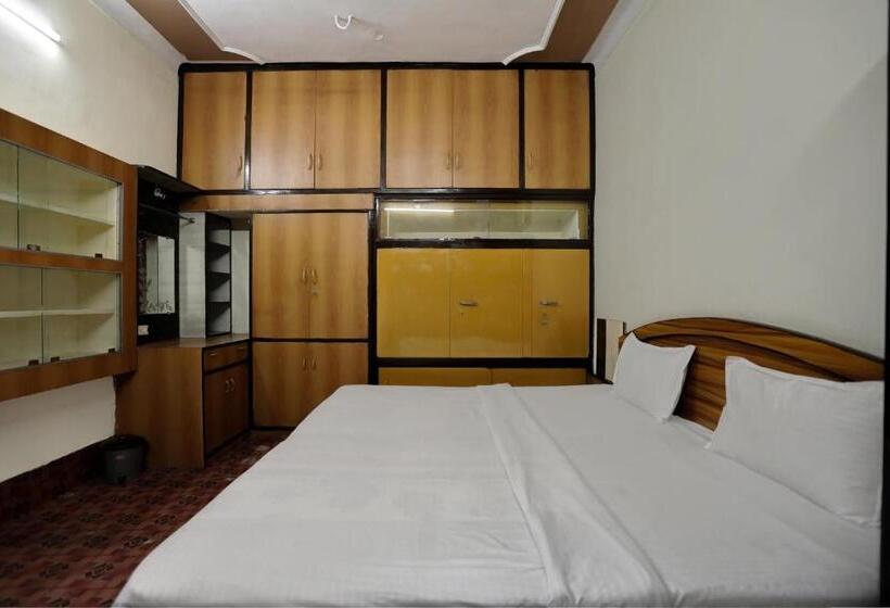 اتاق کلاسیک سه تخته, Oyo Bluebird Inn Hotel And Guest House