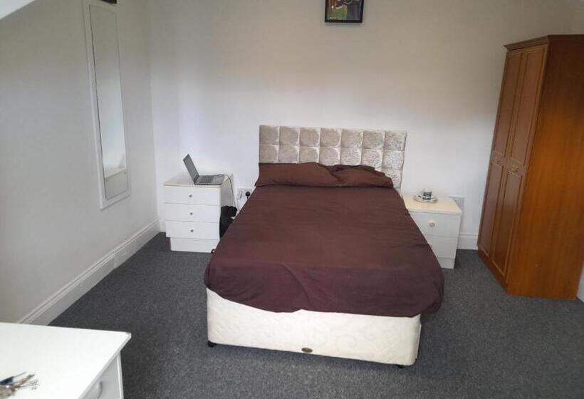 اتاق استاندارد با سرویس بهداشتی مشترک, Accane