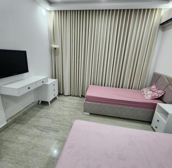 חדר משפחתי, Maison D Amour