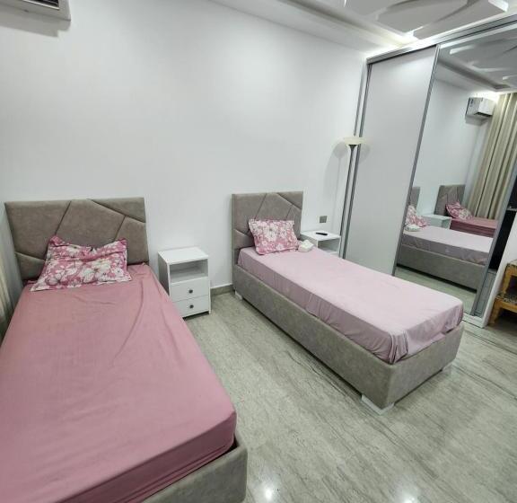 חדר משפחתי, Maison D Amour