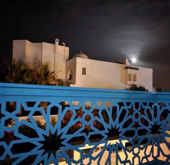 חדר משפחתי, Maison D Amour