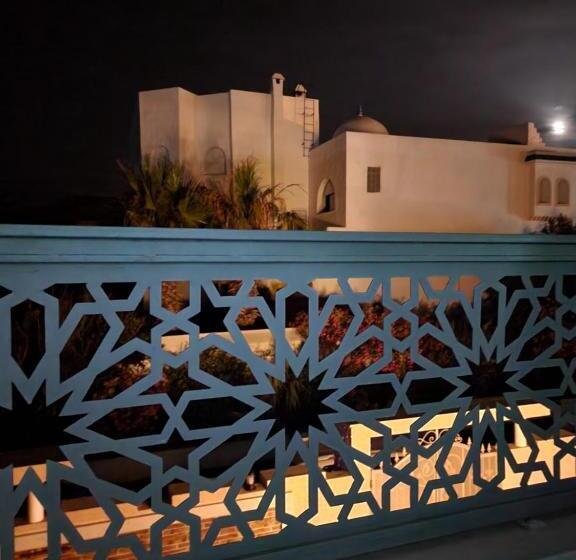 חדר משפחתי, Maison D Amour