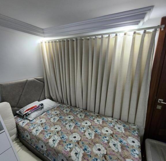 חדר משפחתי, Maison D Amour