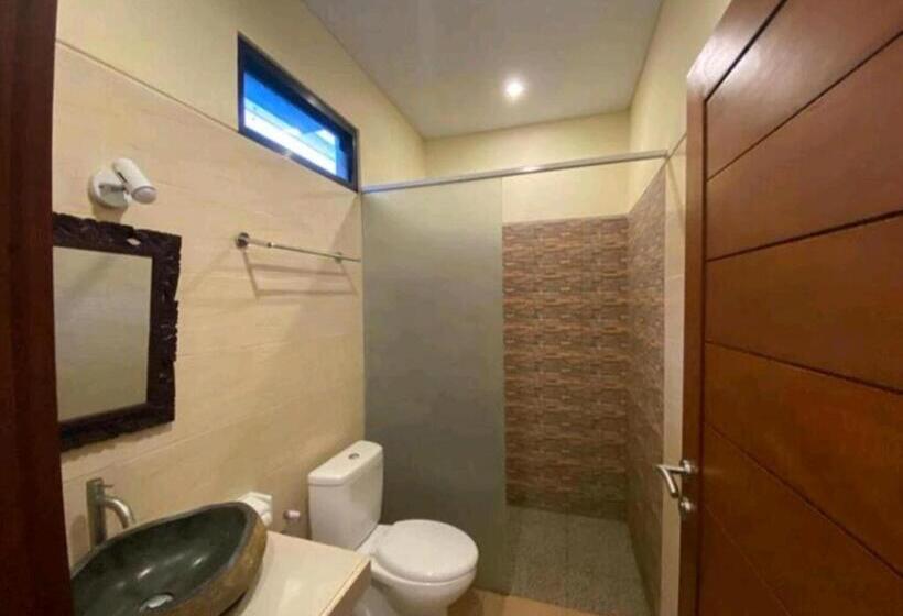 Номер Deluxe с Балконом, Villa Popolan And Guest House