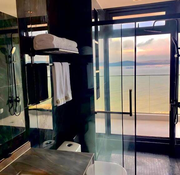 סוויטת ג'וניור נוף לים, Hc