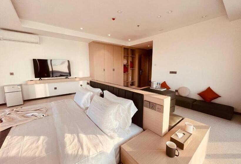 סוויטת ג'וניור נוף לים, Hc