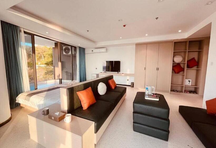 סוויטת ג'וניור נוף לים, Hc