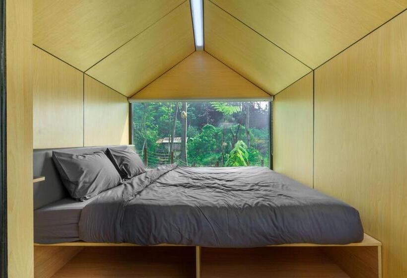 스탠다드 룸 공동 욕실, Bobocabin The Tavia, Puncak