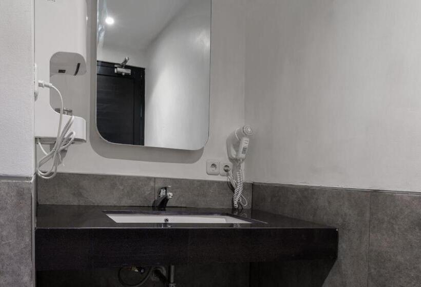 غرفة قياسية حمام مشترك, Bobocabin The Tavia, Puncak