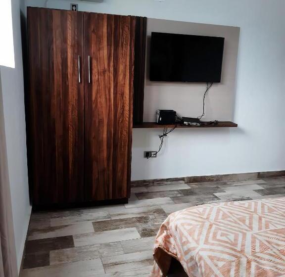 1 Bedroom Penthouse Apartment, Toilcam