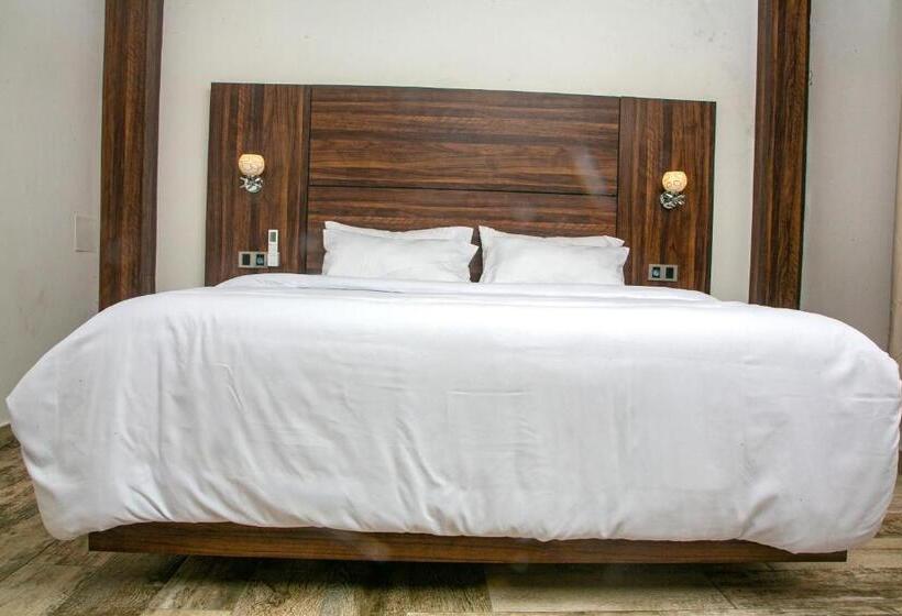 1 Bedroom Penthouse Apartment, Toilcam