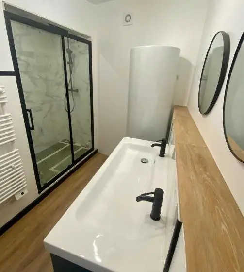 Chambre Standard, Les 3 E