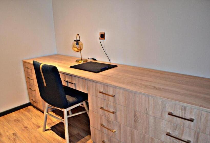 سوئیت با تخت بزرگ, Arena Sport