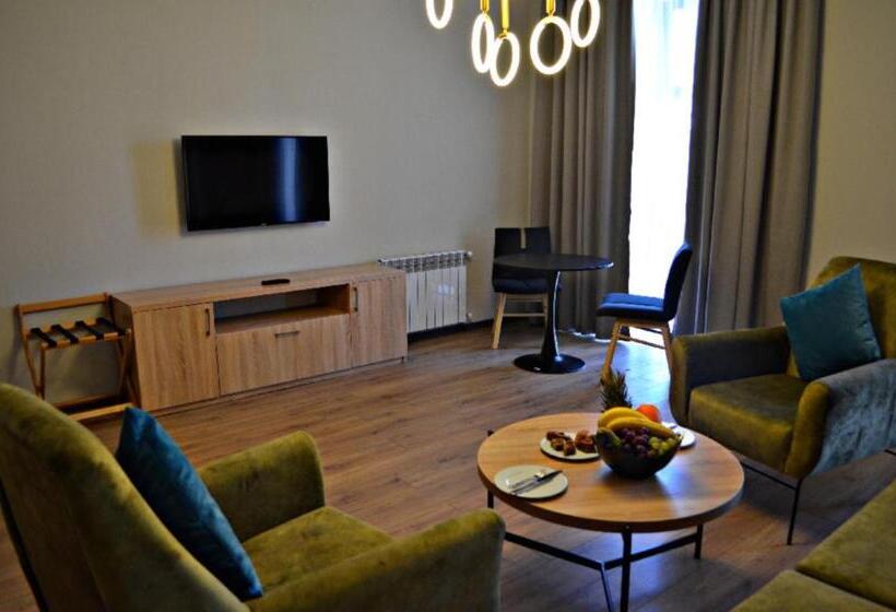 سوئیت با تخت بزرگ, Arena Sport