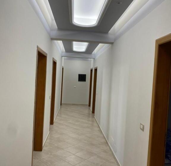 스탠다드 룸, Floger World