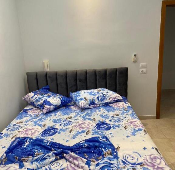 스탠다드 룸, Floger World