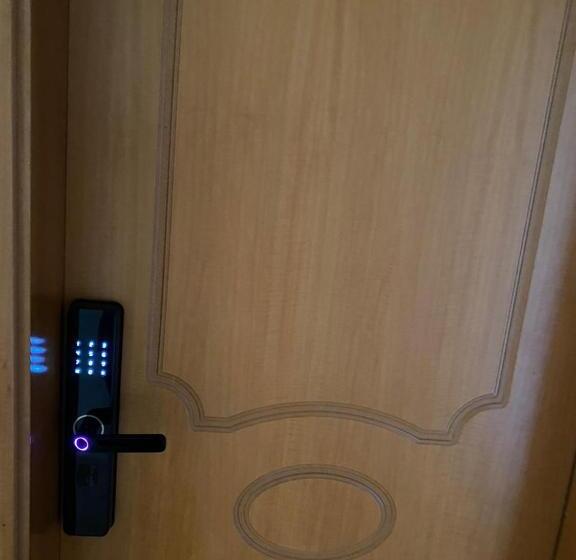 4인용 스탠다드 룸, Floger World