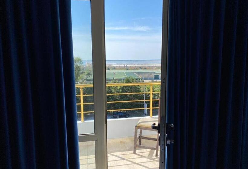 4인용 스탠다드 룸, Floger World