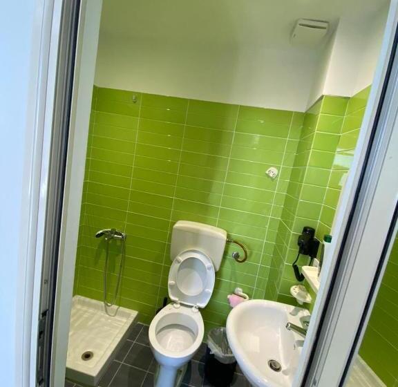 4인용 스탠다드 룸, Floger World