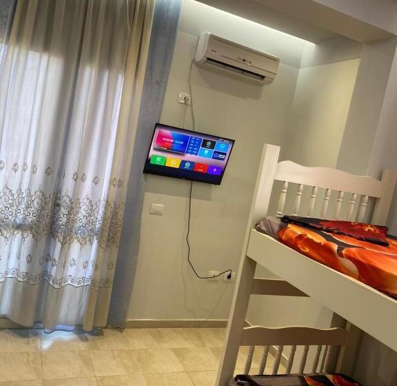 4인용 스탠다드 룸, Floger World