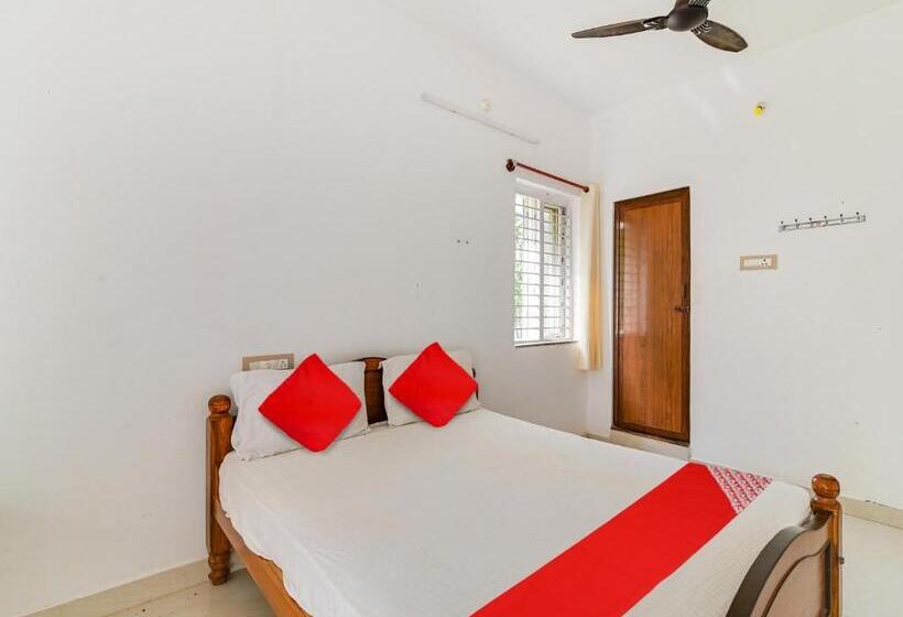 غرفة ديلوكس ثلاثية, Oyo Flagship K V R Residency