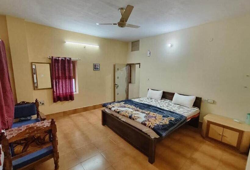 غرفة ديلوكس, Rajgarh