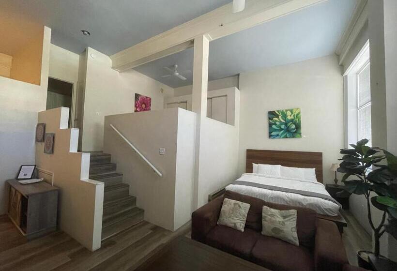 جناح عائلي, The Carrick