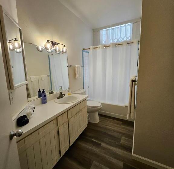 غرفة عائلية, The Carrick