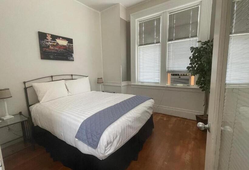 إستديو عائلى, The Carrick