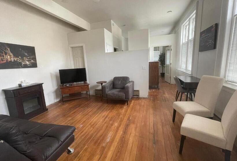 إستديو عائلى, The Carrick