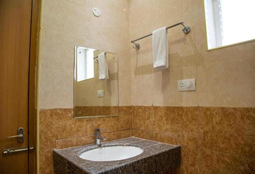 豪华房间, The Grand White Palace