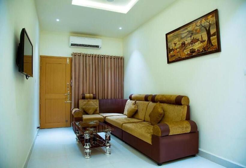 家庭套房, The Grand White Palace