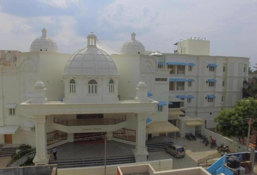 家庭套房, The Grand White Palace