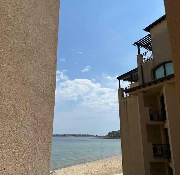 带露台的标准工作室, Oazis Vip Club