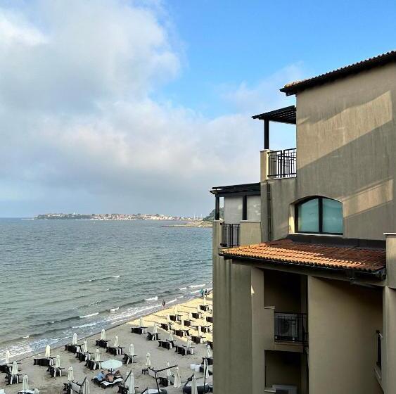 海景套房, Oazis Vip Club