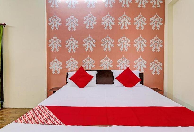 トリプルクラシックルーム, Oyo Flagship Hotel Night Bloom