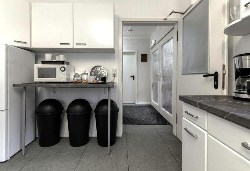 اتاق استاندارد سه تخته با سرویس بهداشتی مشترک, Pension Haus Am Kohfurth