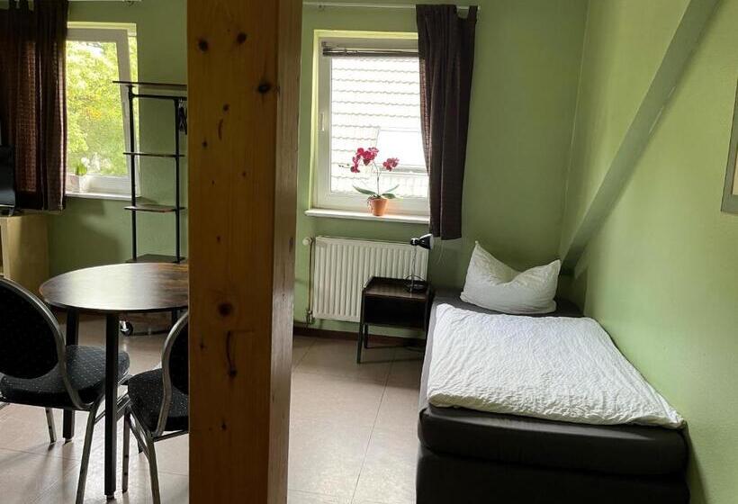 اتاق استاندارد سه تخته با سرویس بهداشتی مشترک, Pension Haus Am Kohfurth