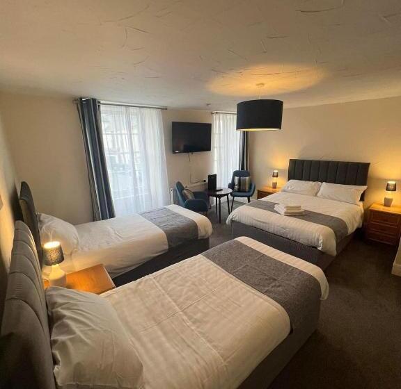 اتاق خانوادگی, The Ship And Pilot Inn