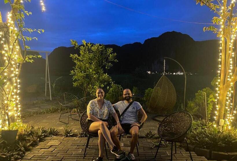 اتاق لوکس, Mountain Fields Homesaty