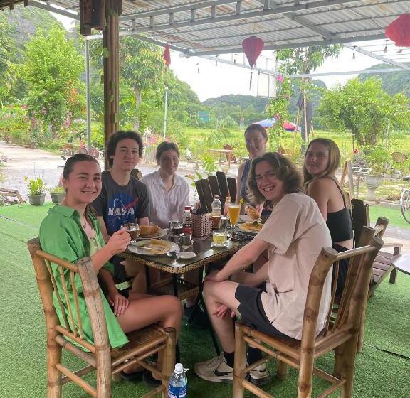 اتاق لوکس, Mountain Fields Homesaty