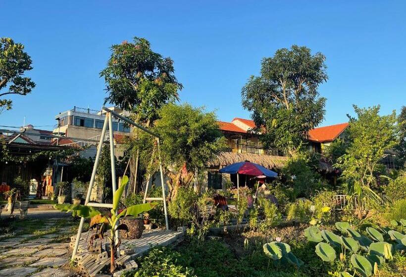 اتاق استاندارد سه تخته با چشمانداز باغ, Mountain Fields Homesaty