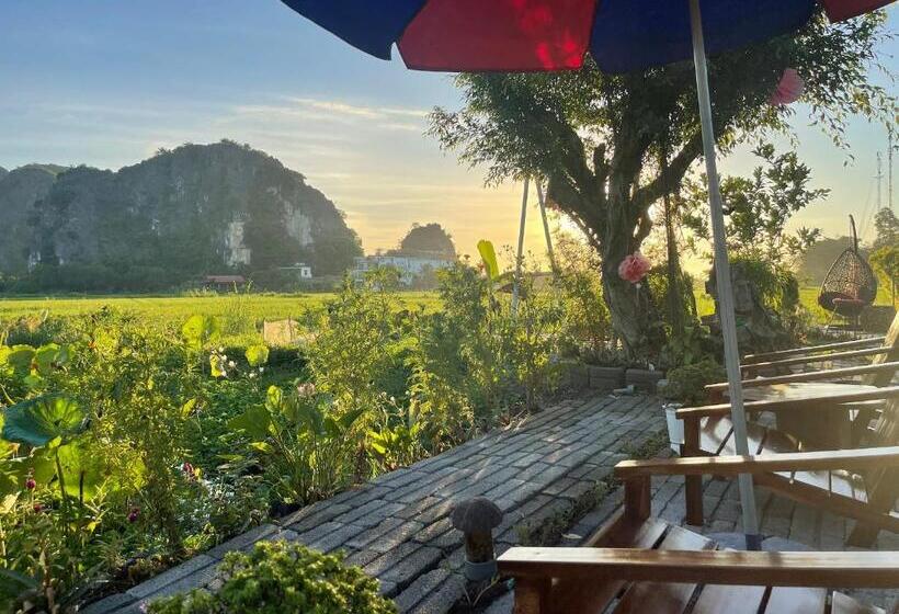 اتاق استاندارد سه تخته با چشمانداز باغ, Mountain Fields Homesaty