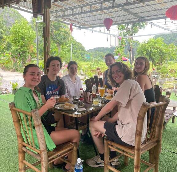 اتاق استاندارد سه تخته با چشمانداز باغ, Mountain Fields Homesaty