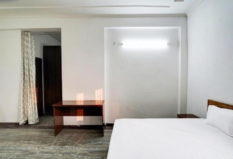 Трехместный Номер Deluxe, Oyo Radisson Red Hotel & Restaurant