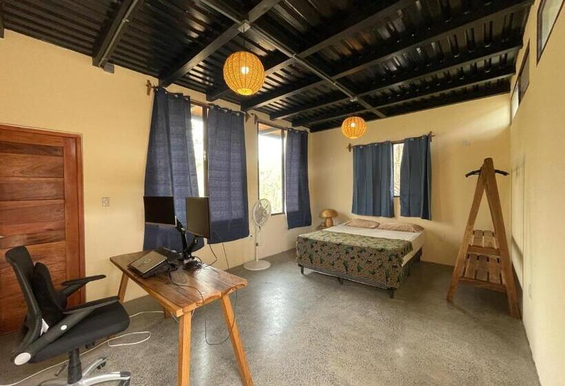 غرفة عائلية حمام مشترك, Four Trees Jungle Lodge